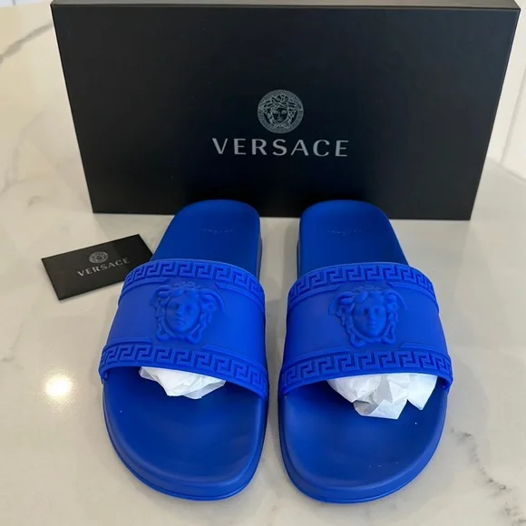Men’s Versace Slides 😎😎😎 - Picture 1 of 9